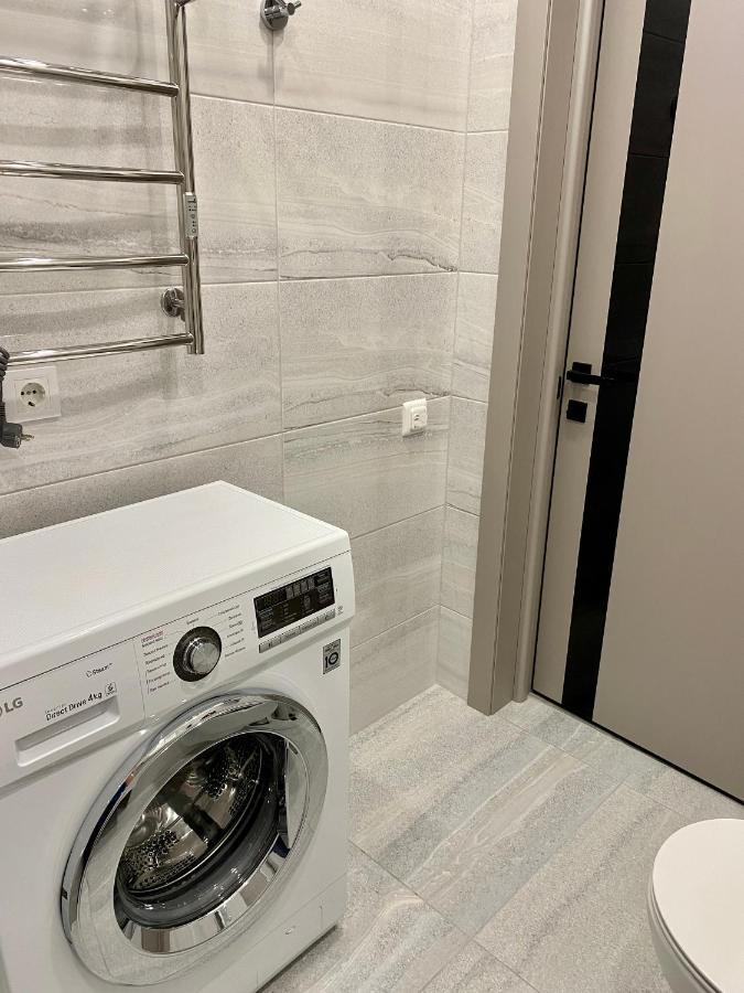 Slavutich Apartments Near Metro Station キエフ エクステリア 写真